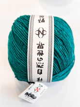 Laden Sie das Bild in den Galerie-Viewer, Noro Yarn  Malvinas , 100% Wool, 150g