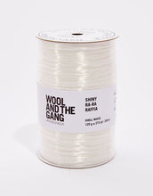 Laden Sie das Bild in den Galerie-Viewer, Ra-Ra Raffia von Wool and the Gang, 100g